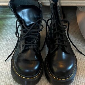 ALMOST NEW, 1460 MARTEN WOMEN'S SMOOTH LEATHER LACE UP BOOTS